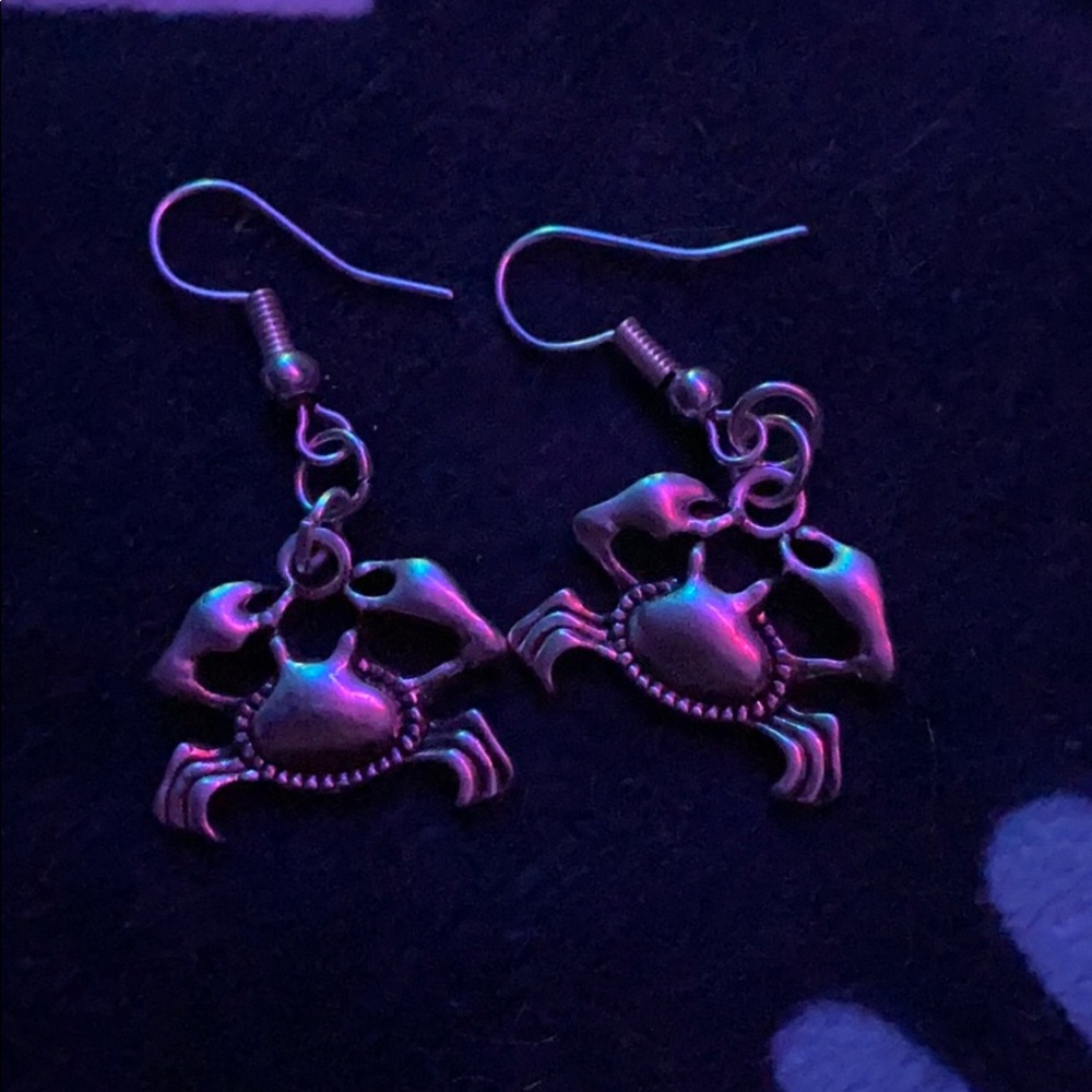 crab earrings ! 🦀